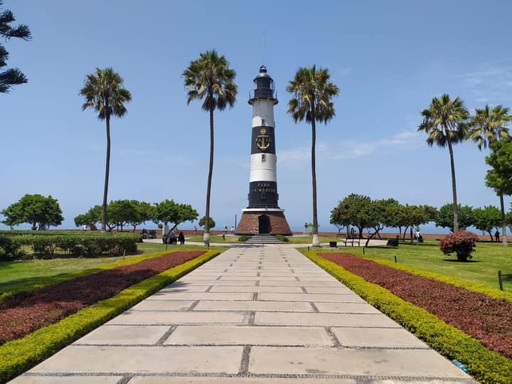 Navy Lighthouse (Faro de la Marina) in Miraflores - view 12