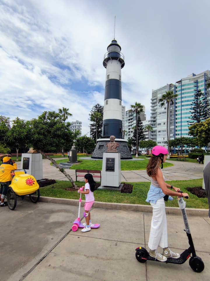 Navy Lighthouse (Faro de la Marina) in Miraflores - view 13