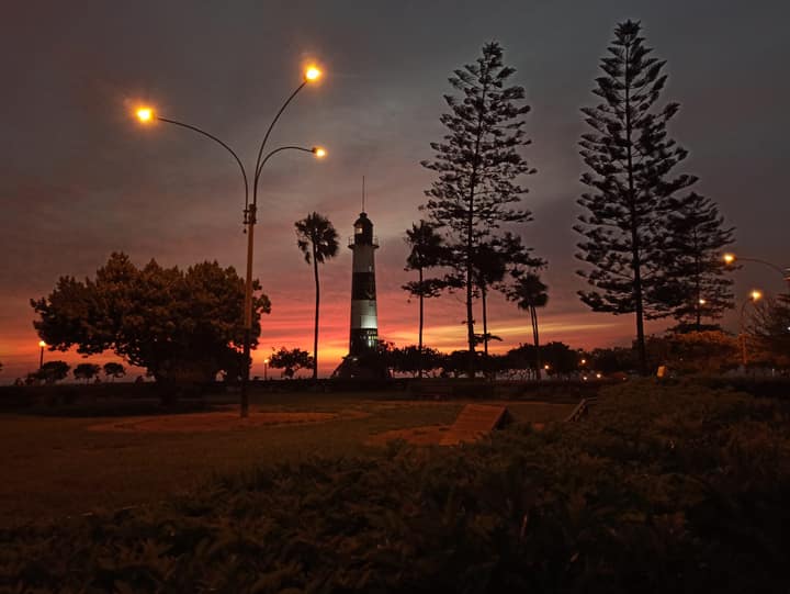 Navy Lighthouse (Faro de la Marina) in Miraflores - view 8